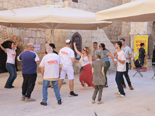People dancing, Reim